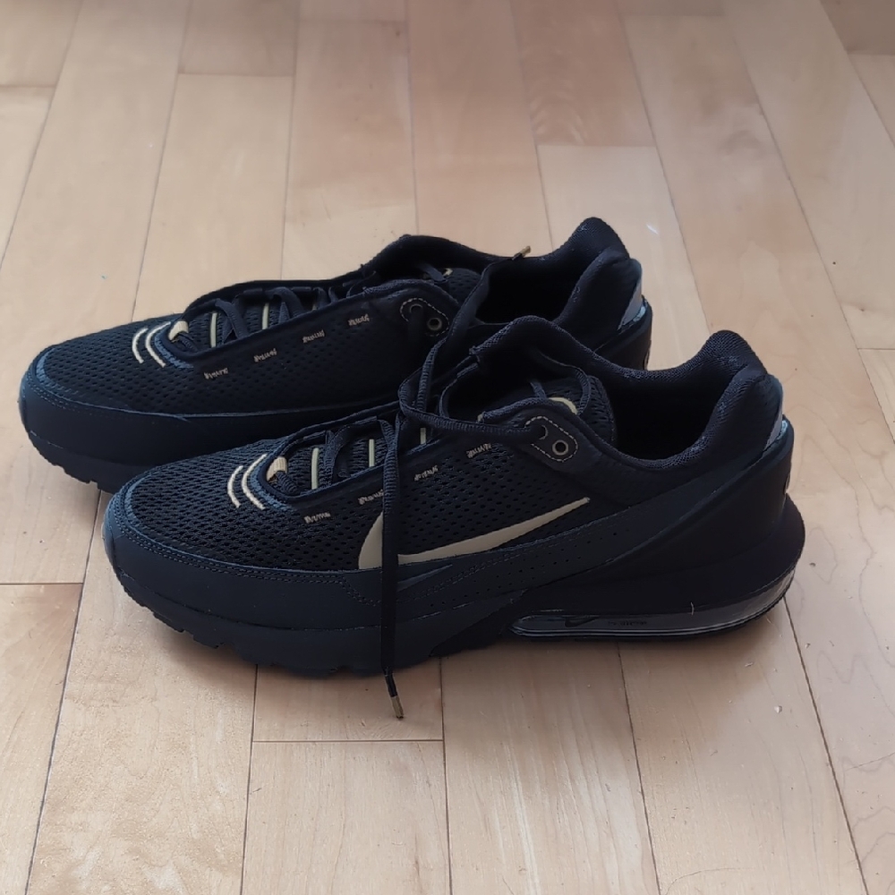 New Nike Air Max Pulse - Black Gold